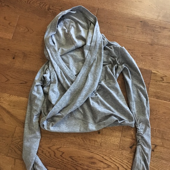 Ivivva Athletica Four Count Shrug Wrap (10) - Picture 6 of 7